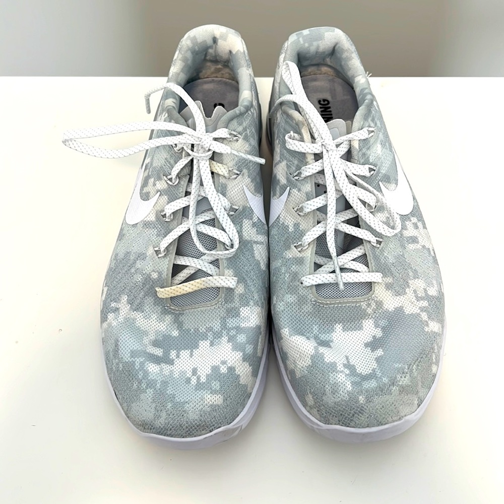 White METCON 3 digi camo size 10
